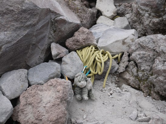 Keep our gear cache safe Battle Kitty!